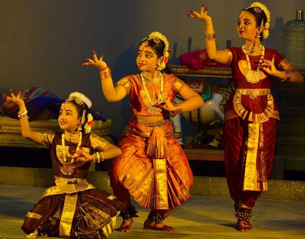 Bharathanatyam Performances For Navaratri 2012 – Meghnaunni.com